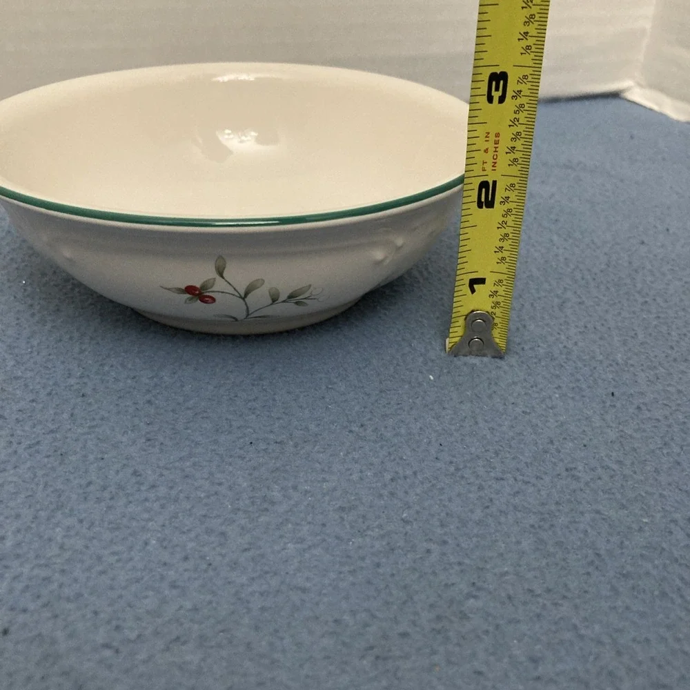 Pfaltzgraff Winterberry Set of 2 Bowls:‎ 8.5